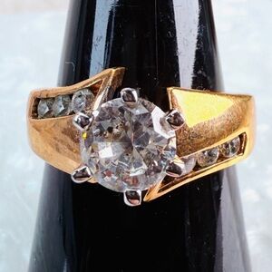 Beautiful rose, goldtone, bling size 10 costume ring